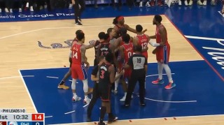 摩根体育官网- 亚特兰大锋线集体爆发，三叉戟合力轰入五球大胜  